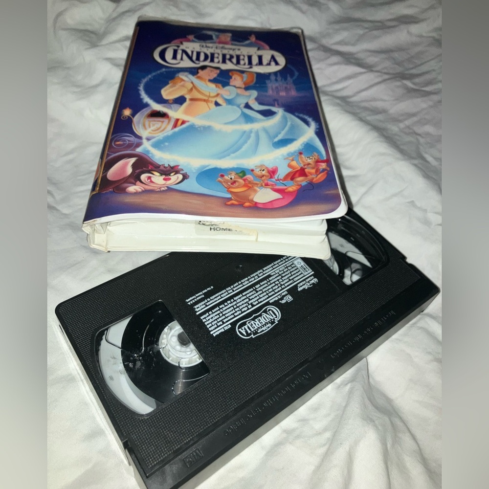 Cinderella VHS Tape - Picture 15 of 15